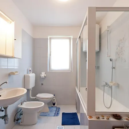 Neda Apartment *