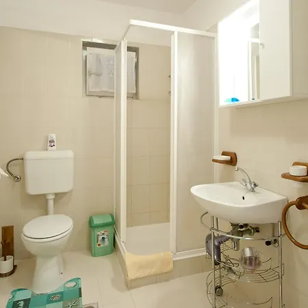 Neda Apartment *